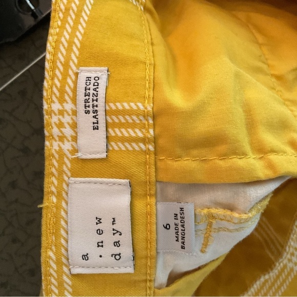 A new day.Plaid Chino Mustard Yellow Short  Size 6 Khaki Shorts. W/ Pockets - Picture 5 of 6